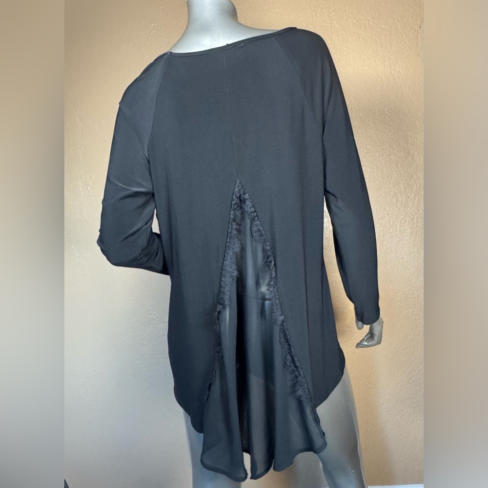 Frank Lyman Designs Effortlessly Chic Long Sleeve Rear Flutter Panel Top